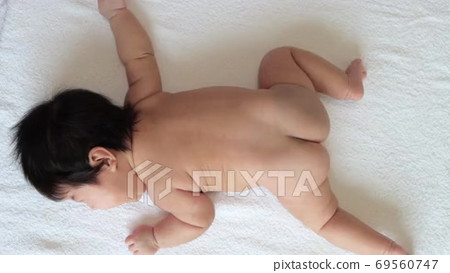 Whole body of a two-month-old naked baby lying... - Stock Footage [69560747] - PIXTA 