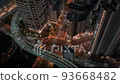 從大城市的高層酒店看到的夜間城市景觀 93668482